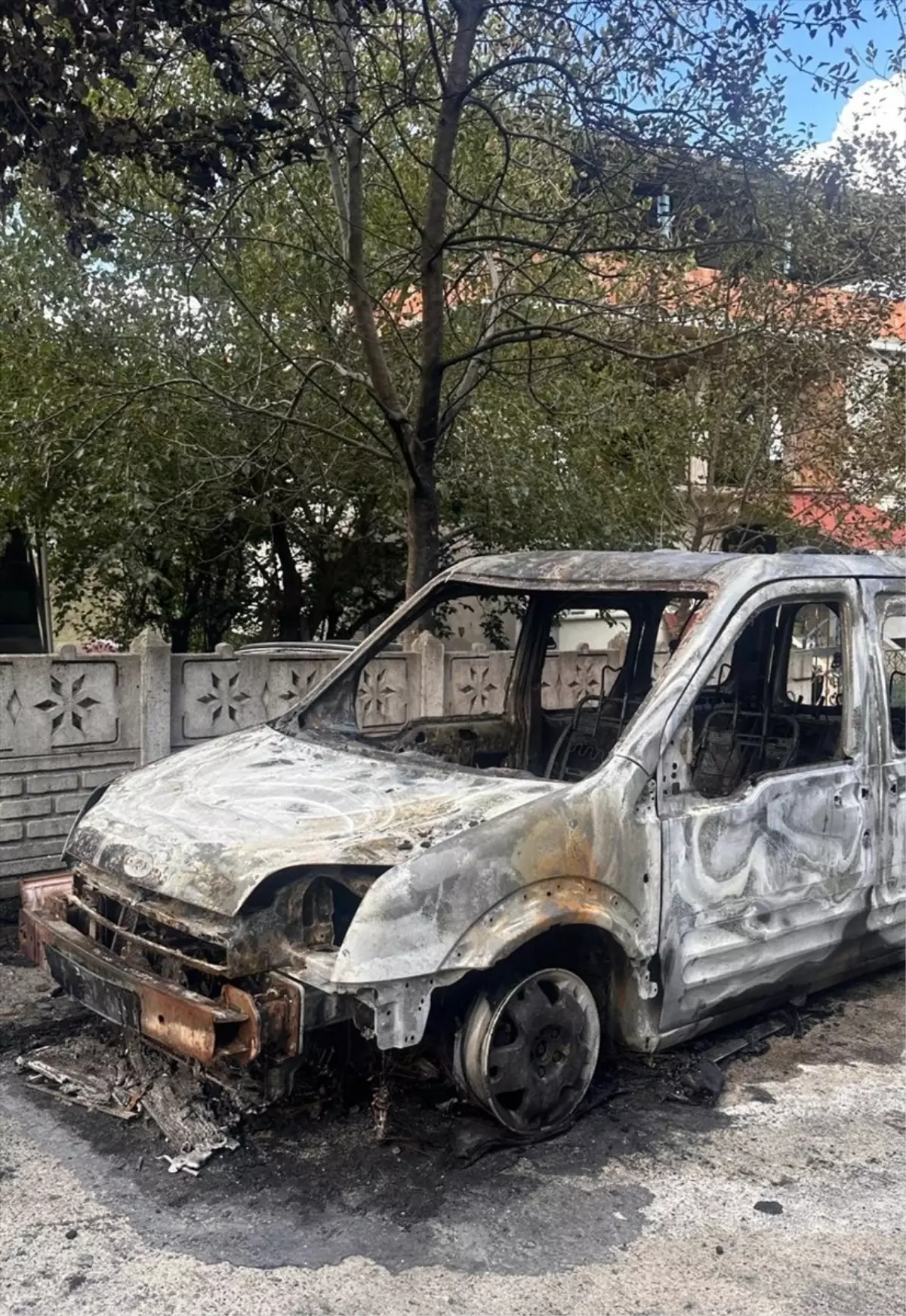 Şehit Babasının Aracı Kundaklandı