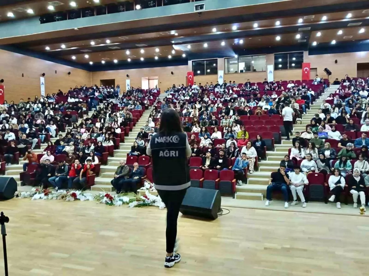 Ağrı’da Emniyet Müdürlüğü Öğrencileri Bilgilendirdi