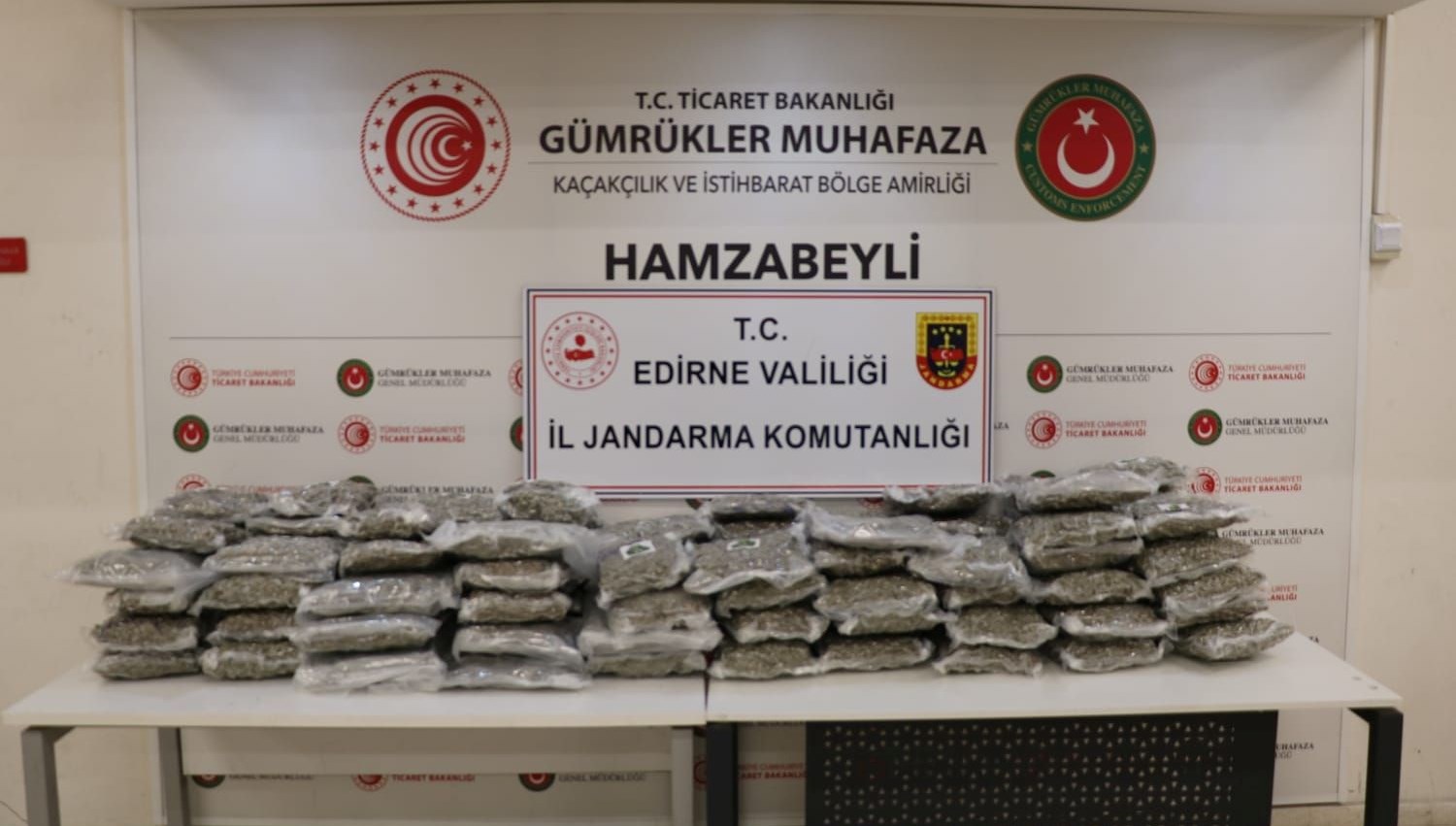 “Atlas” şüphelendi: Kamyondan kilolarca uyuşturucu çıktı