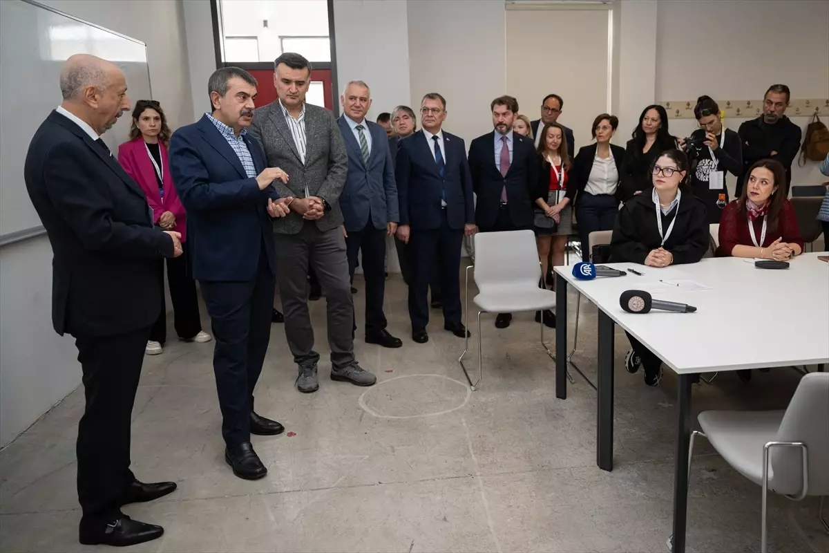 Bakan Tekin, Zeka ve Yetenek Kongresi’ni Ziyaret Etti