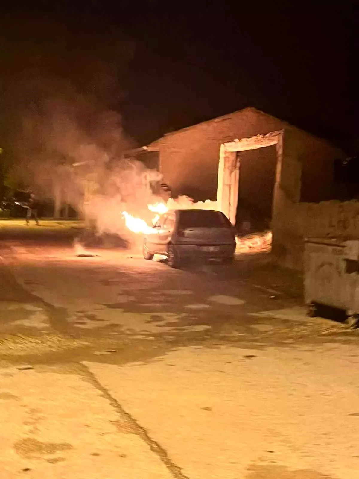 Eskişehir’de Park Halindeki Otomobil Yangını