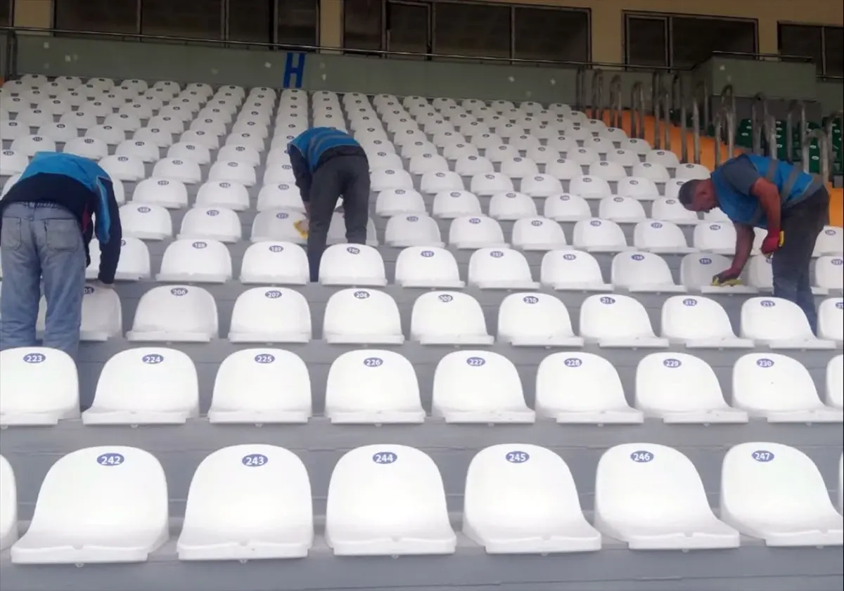 Menteşe Stadyumu Temizliği Yükümlülerden