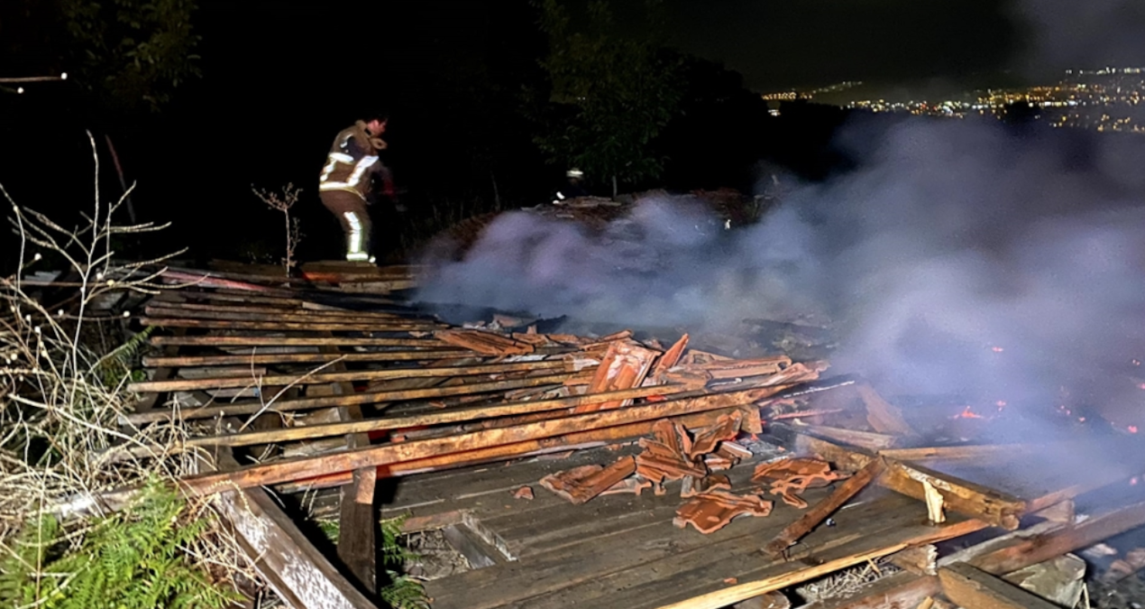 tarladaki baraka kule dondu NFZCPH69