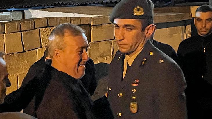 Acı haberi alan şehit babasından askerlere duygulandıran sözler: Siz de benim oğlumsunuz