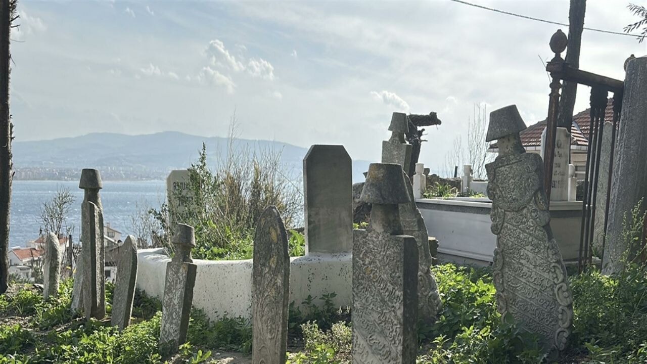 Çanakkale’de mezar taşı-kitabe detayları: ‘Bakıp sanmayın ki ben öldüm’
