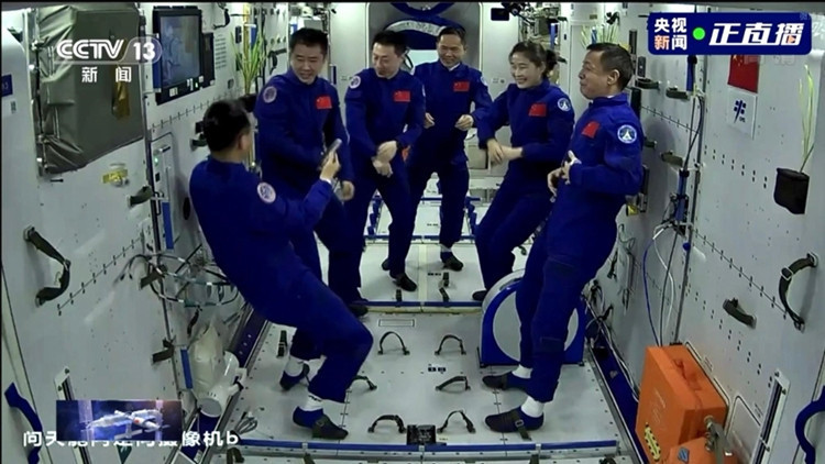 Çin uzayda mahsur kalan taykonotları kurtarma planını açıkladı