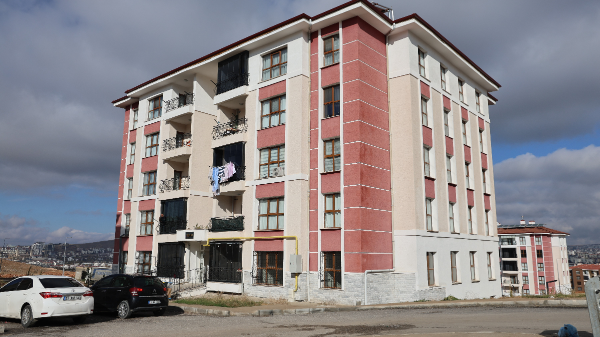 Elazığ’da evine yerleşen depremzede konuştu: En zor anımızda dahi yanımızdalardı