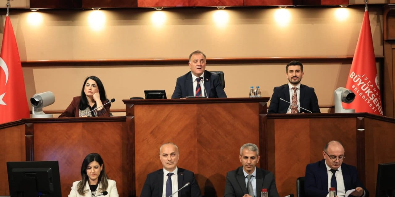 İBB’nin 2026 bütçe sunumu İmamoğlu olmadan gerçekleşti! “Bu başarı hücrelerde tutulan arkadaşlarımızın başarısıdır”