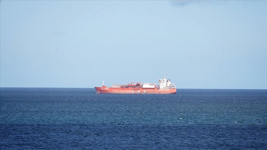 İran, kaçak akaryakıt taşıyan 3 tekneye el koyuldu