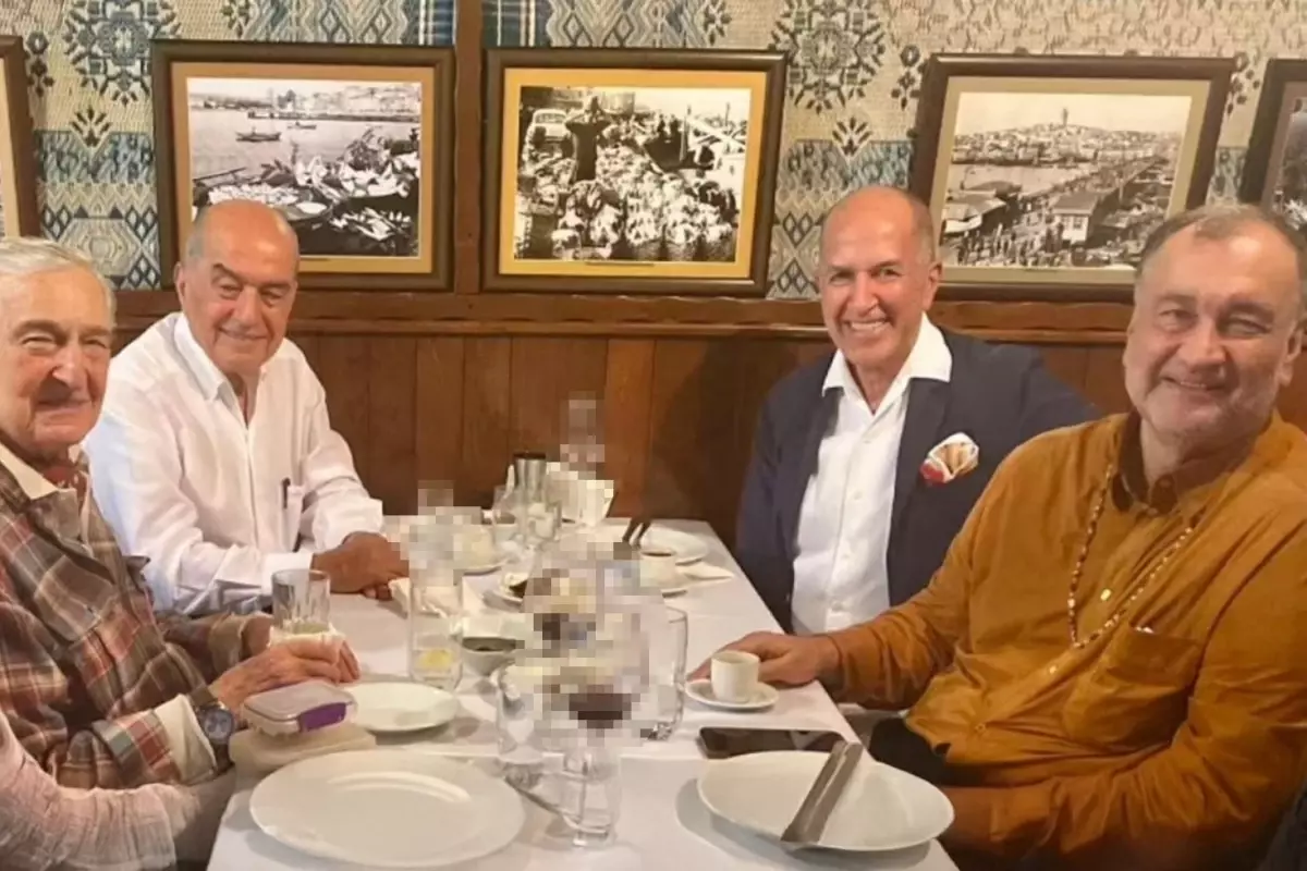 Murat Ülker ve Rahmi Koç’un mütevazı akşam yemeği! Masadaki detay dikkatlerden kaçmadı