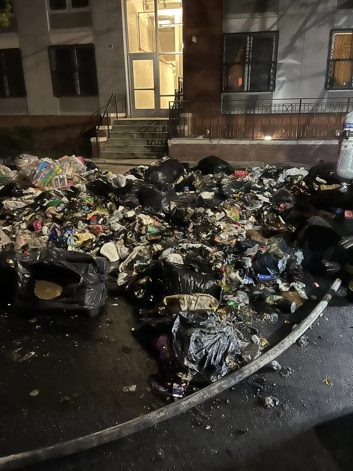 New York’ta Araç Patladı, 7 İtfaiyeci Yaralandı