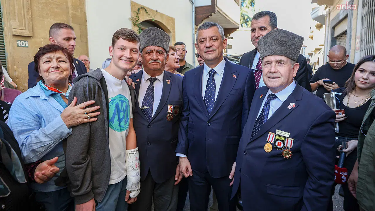 Özgür Özel, KKTC’de Cumhuriyetçi Türk Partisi’ni ziyaret etti