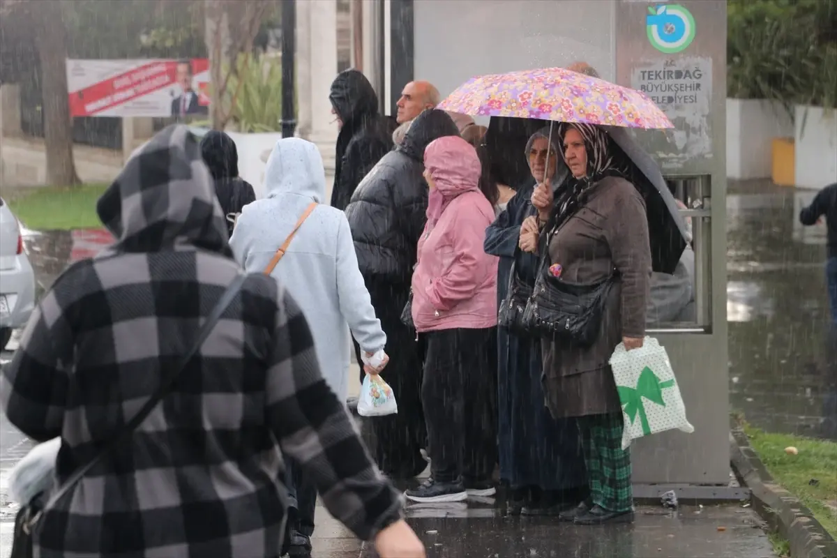 Tekirdağ’da Gök Gürültülü Sağanak Hayatı Olumsuz Etkiledi