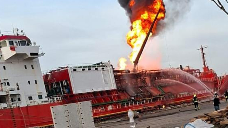 Türkiye bandıralı gemi Ukrayna’da vuruldu: 16 Türk kurtarıldı