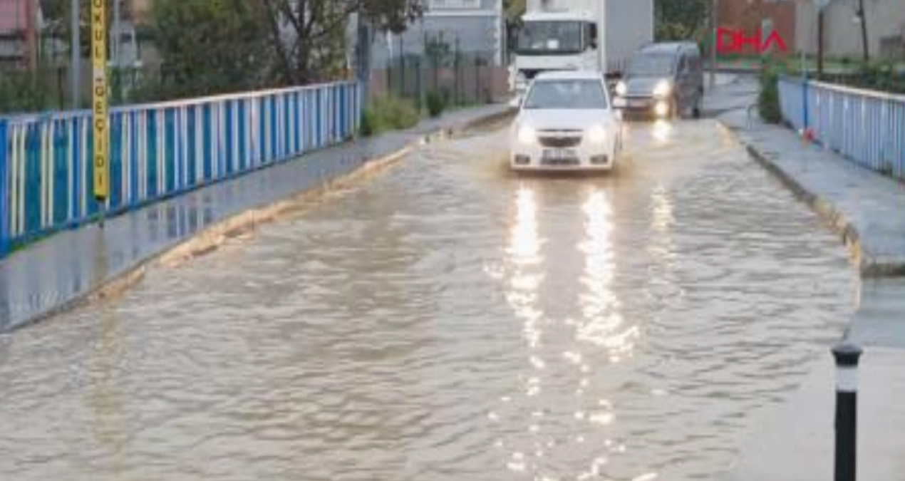 Arnavutköy’de cadde göle döndü