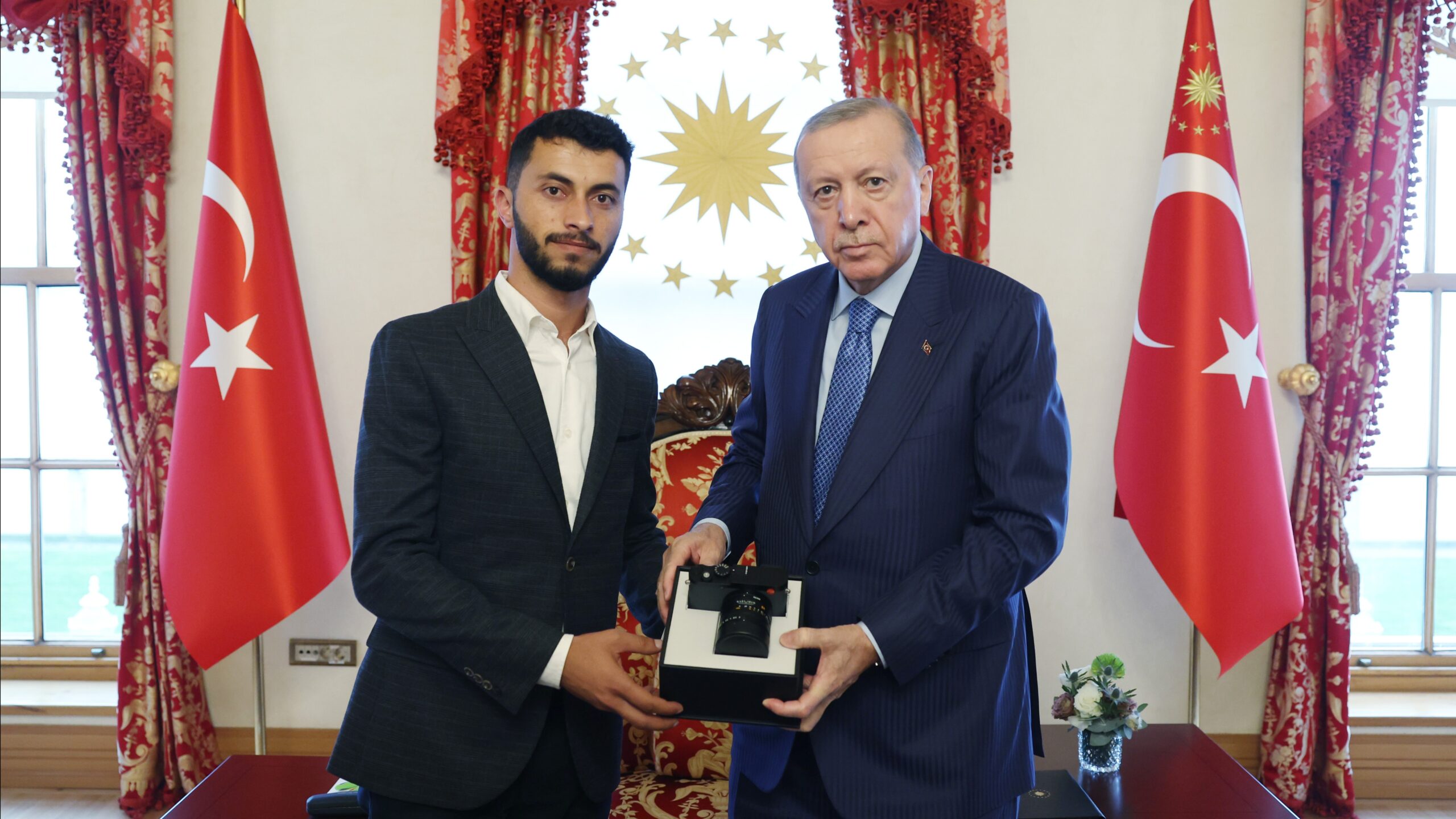 Cumhurbaşkanı Erdoğan, Oscar ödüllü Filistinli yönetmen Adra’yla bir araya geldi