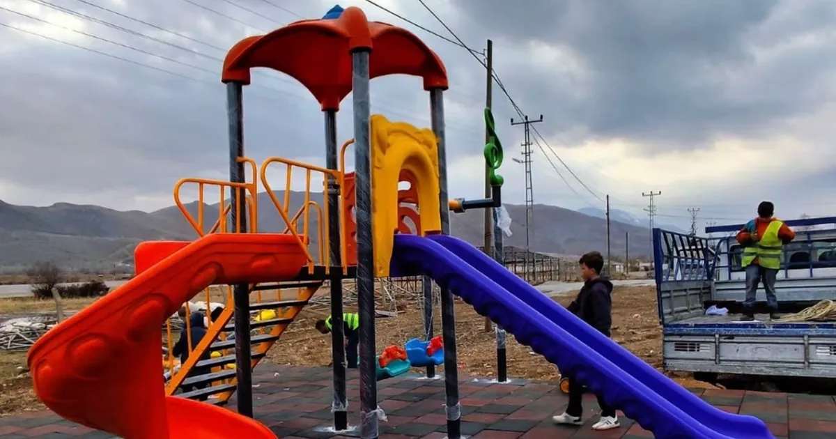 Doğanşehir Belediyesinden Güzelköy’e modern çocuk parkı