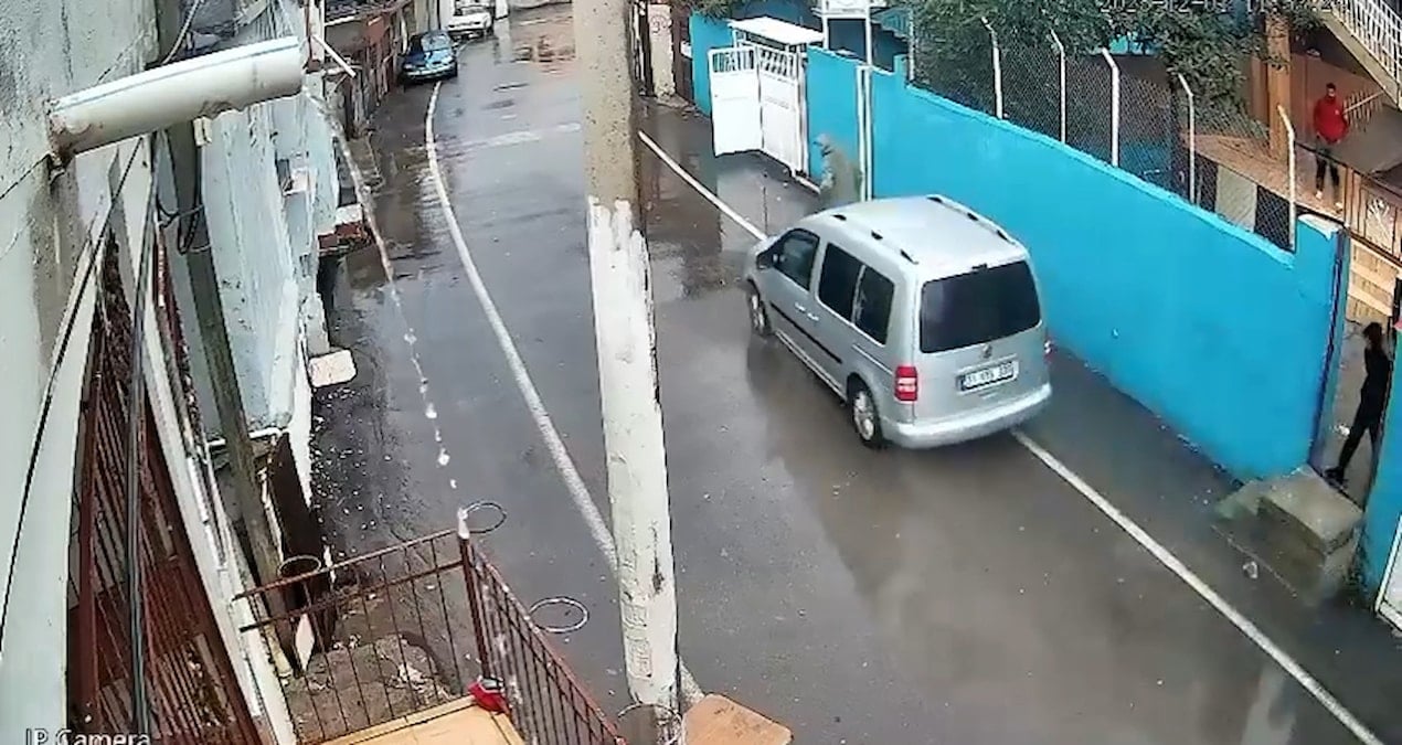 Husumetlisini ezmeye çalıştı o anlar saniye saniye kaydedildi