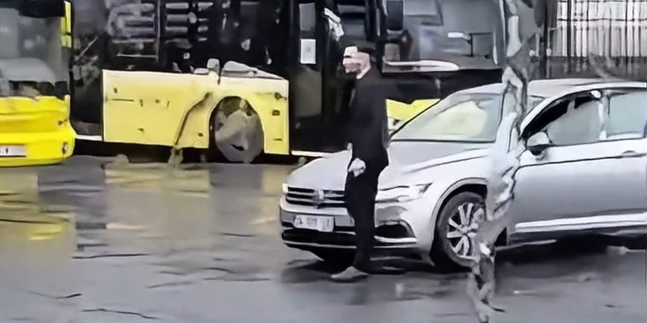 İstanbul’un göbeğinde skandal anlar! Silahlı maganda dehşet saçtı