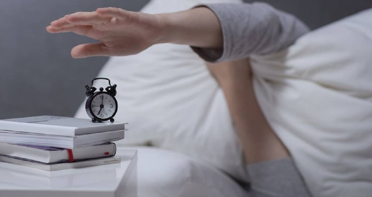 Sabah alarmını erteleyenlere kötü haber: Sandığınız kadar masum değil, zararı büyük