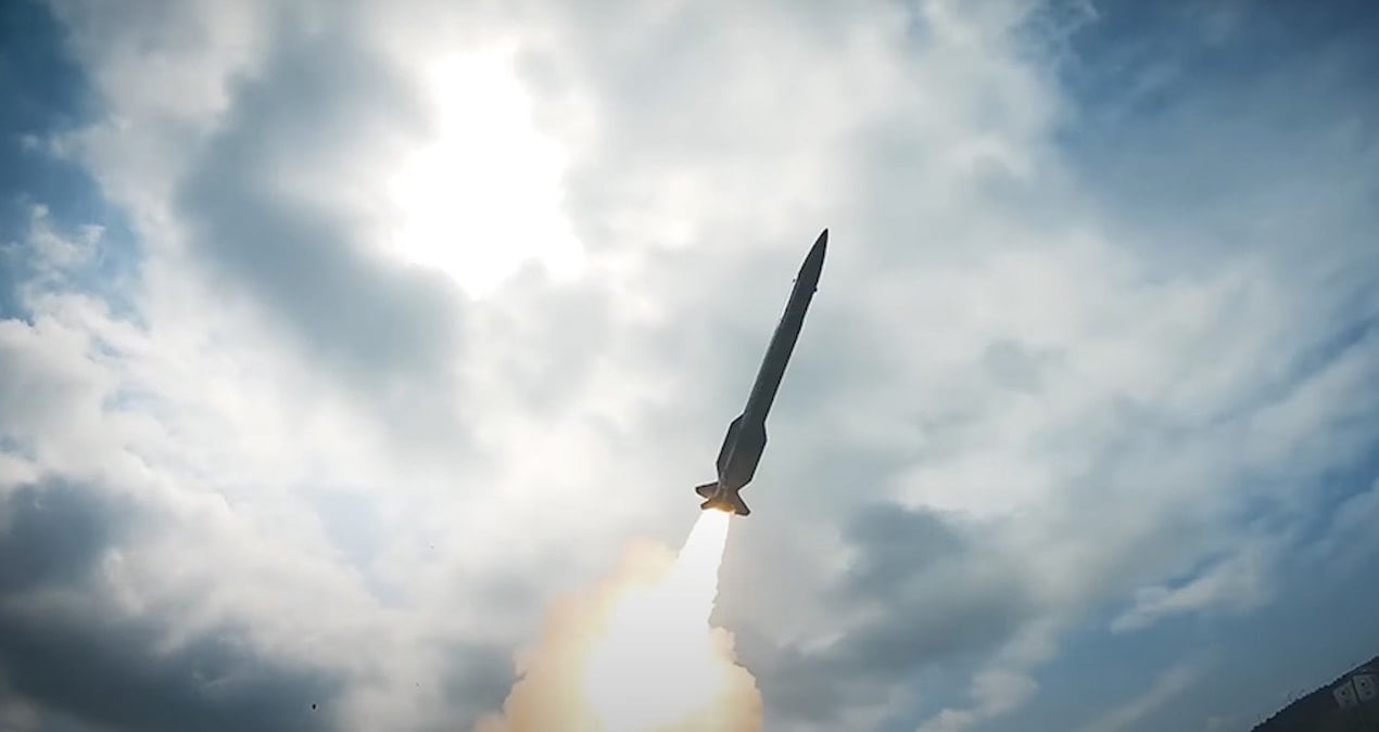 Türkiye’nin en uzun menzilli balistik füzesi hedefi vurdu! Fabrikalarda seri üretime geçildi