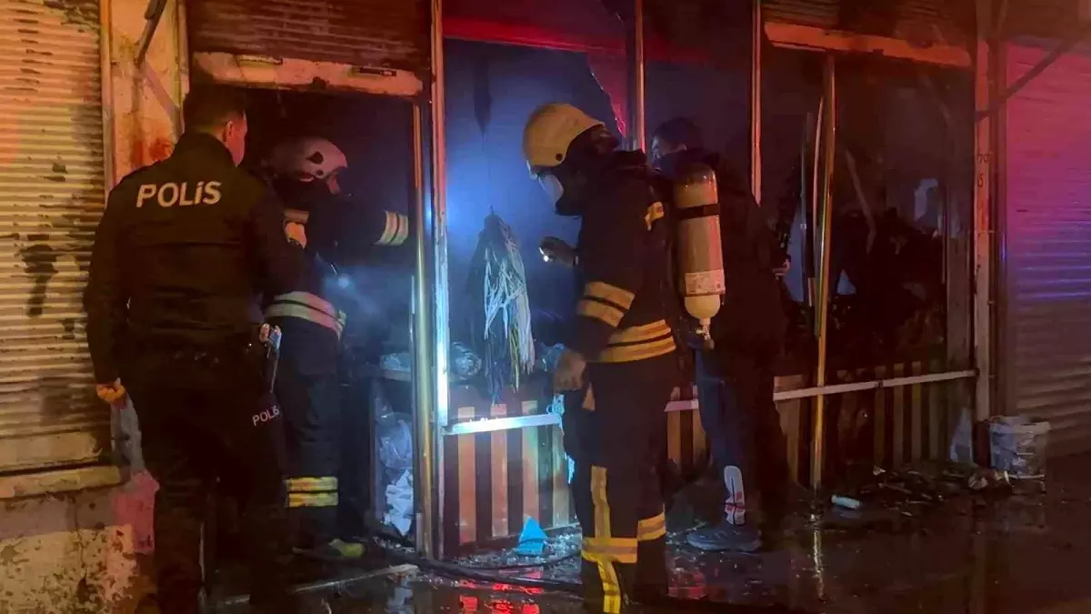 Erzincan’da Dükkan Yangını: Malzemeler Kullanılamaz Hale Geldi